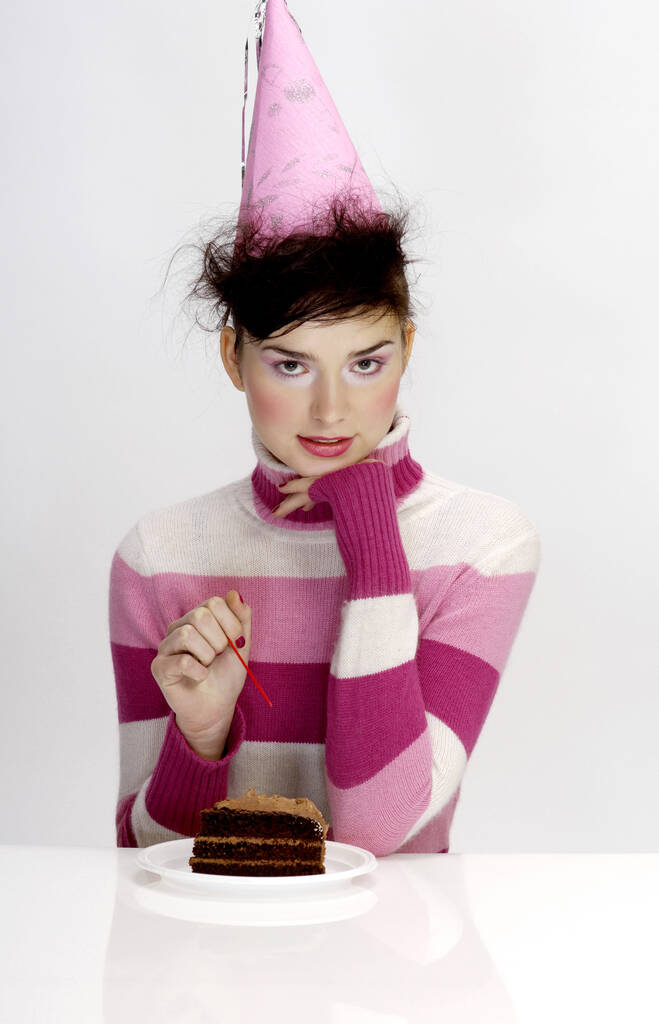 Žena s kloboukem jíst dort - Fotografie, Obrázek