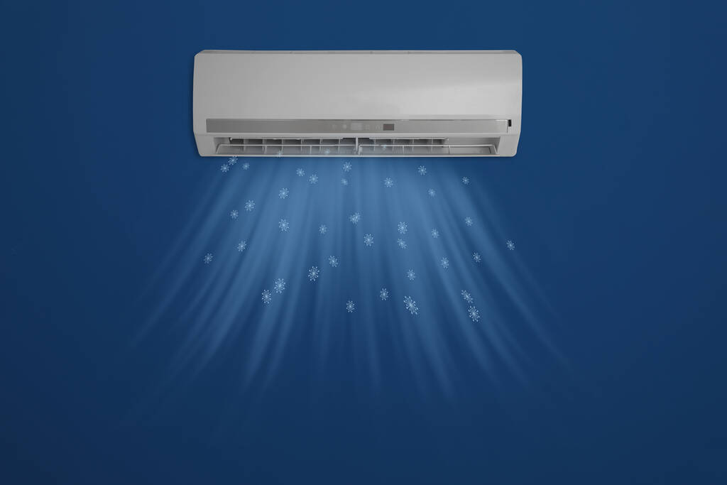 Moderne airconditioner op blauwe wand binnen - Foto, afbeelding