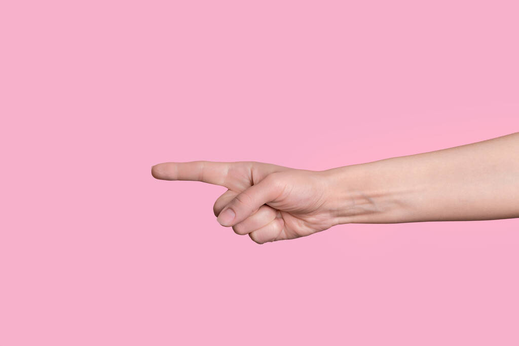Die Nummer eins. Eine kaukasische Hand zeigt Zahlen auf den Fingern. isoliert - Foto, Bild