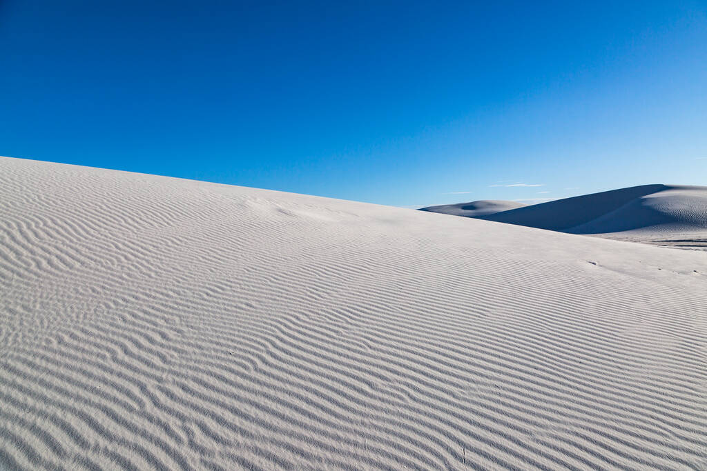 Свет и тень на гипсовых песчаных дюнах, у Национального памятника "Белые пески", Нью-Мексико
 - Фото, изображение