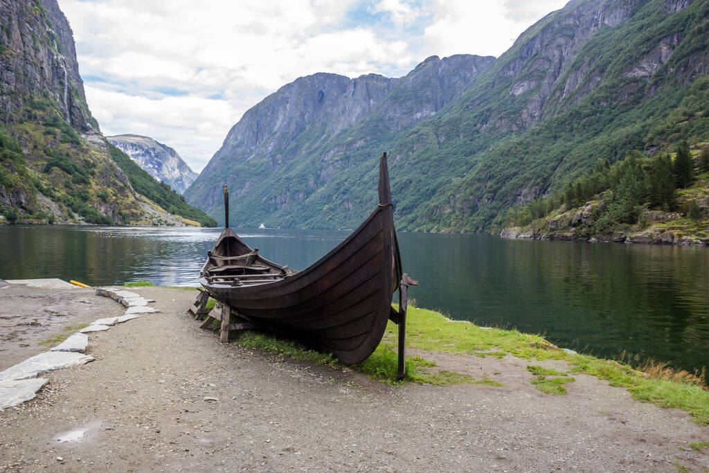 Gudvangen Viking dorp op Naeroyfjord in Noorwegen - Foto, afbeelding