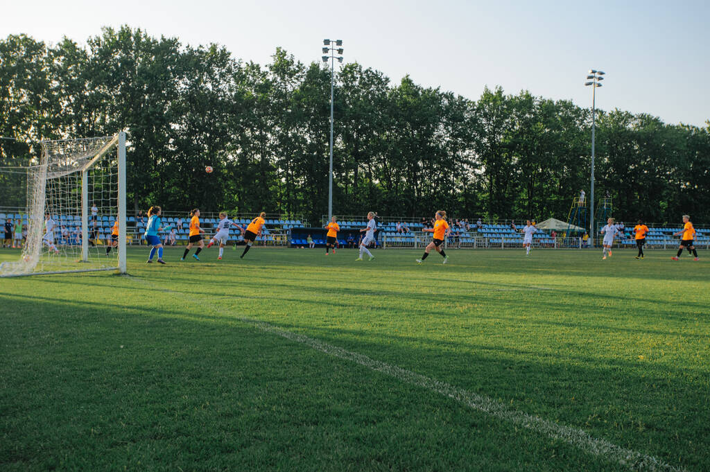 KHARKIV, UKRAINE - 6 липня 2020: Футбольний матч чемпіонату України Житлобуд-1 - Маріуполь - Фото, зображення