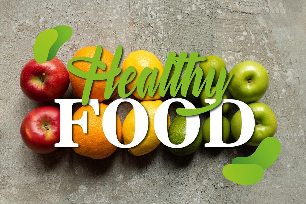 灰色のコンクリートの表面においしいカラフルな果物のトップビュー、健康的な食べ物のイラスト - 写真・画像