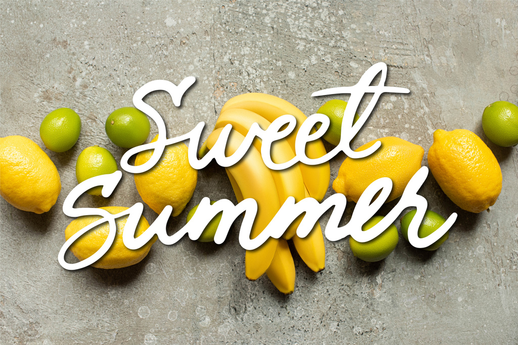 vista dall'alto di banane colorate, lime e limoni su una superficie di cemento grigio, dolce illustrazione estiva - Foto, immagini