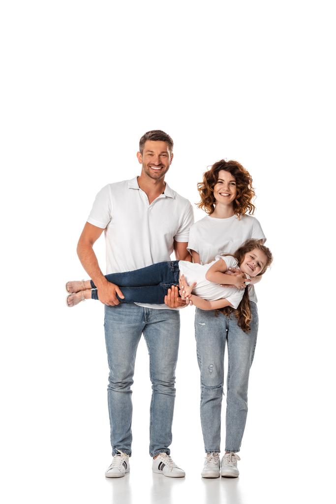 щаслива мати і батько тримаються в руках милий дитина на білому
  - Фото, зображення