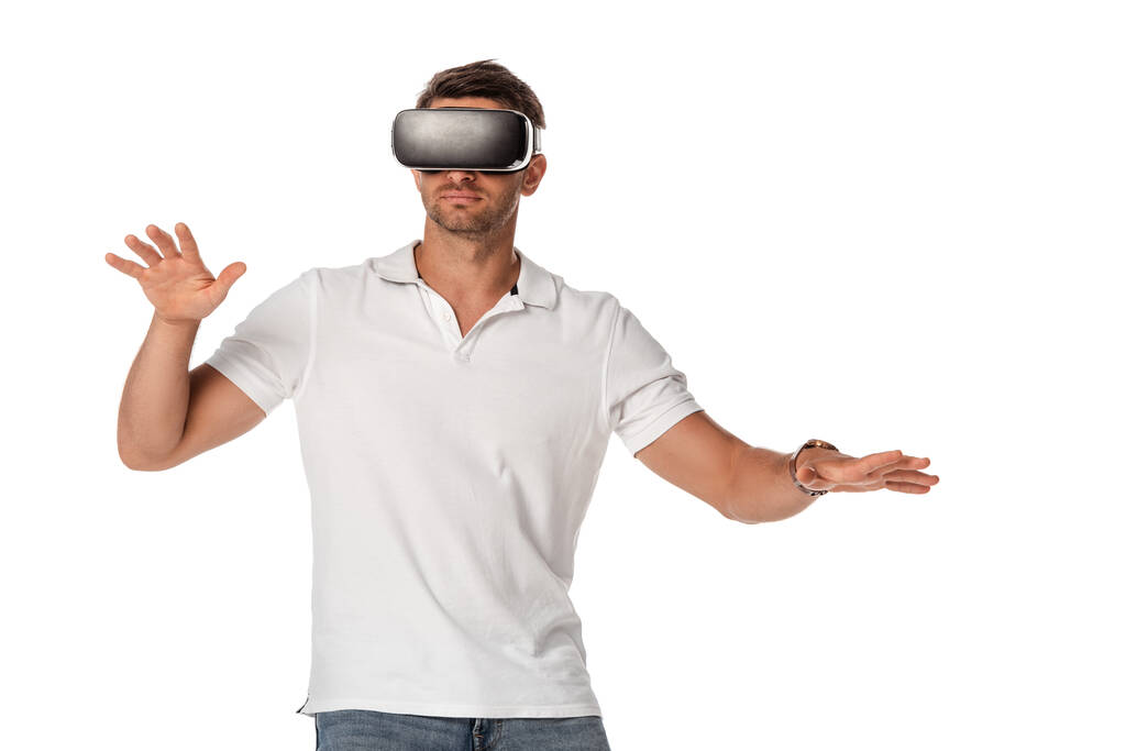 Mann in Virtual-Reality-Headset gestikuliert isoliert auf weißem Hintergrund  - Foto, Bild