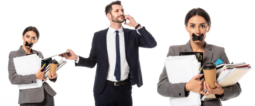 collage d'homme d'affaires parlant sur smartphone près secrétaire avec scotch tape sur la bouche tenant tasse en papier isolé sur blanc, concept de sexisme  - Photo, image