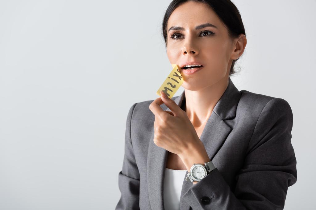 empresaria quitando cinta adhesiva y respirando aislado en blanco, concepto de sexismo
  - Foto, imagen