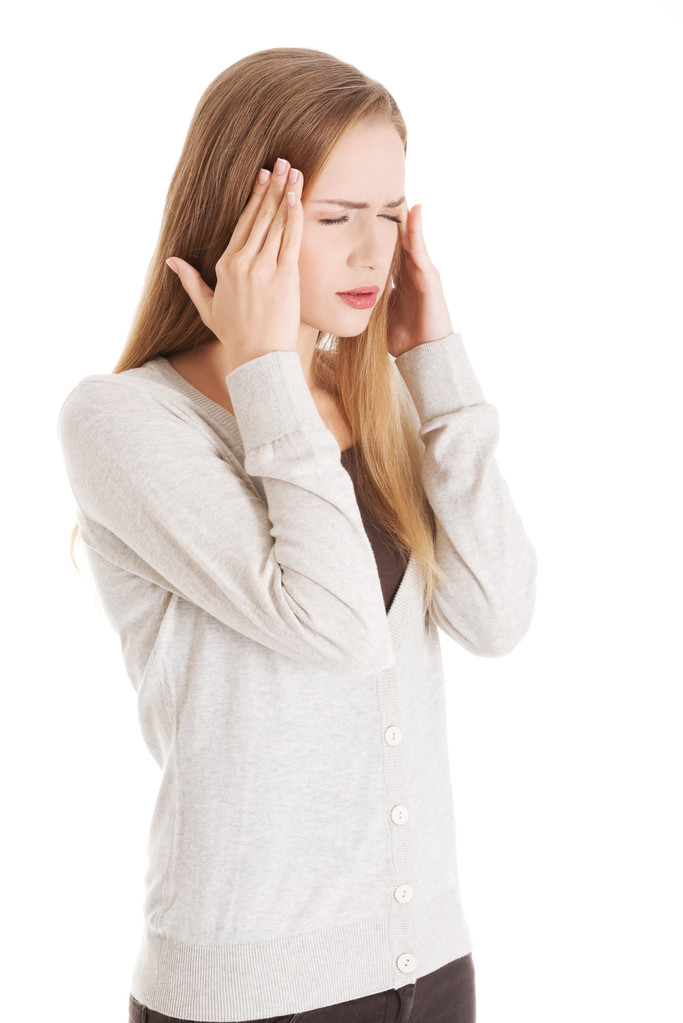 Schönes Frauenporträt mit Kopfschmerzen. - Foto, Bild