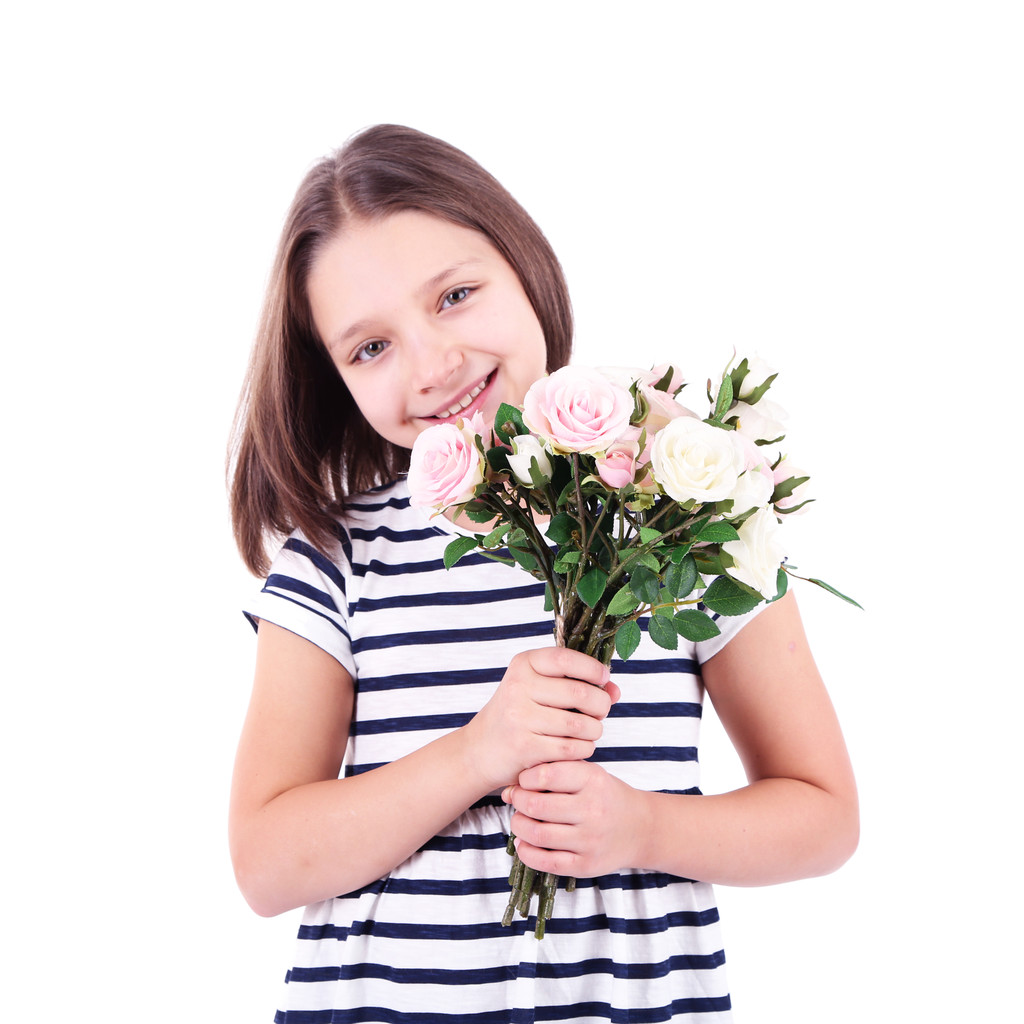 Belle petite fille avec des fleurs à la main, isolée sur blanc
 - Photo, image