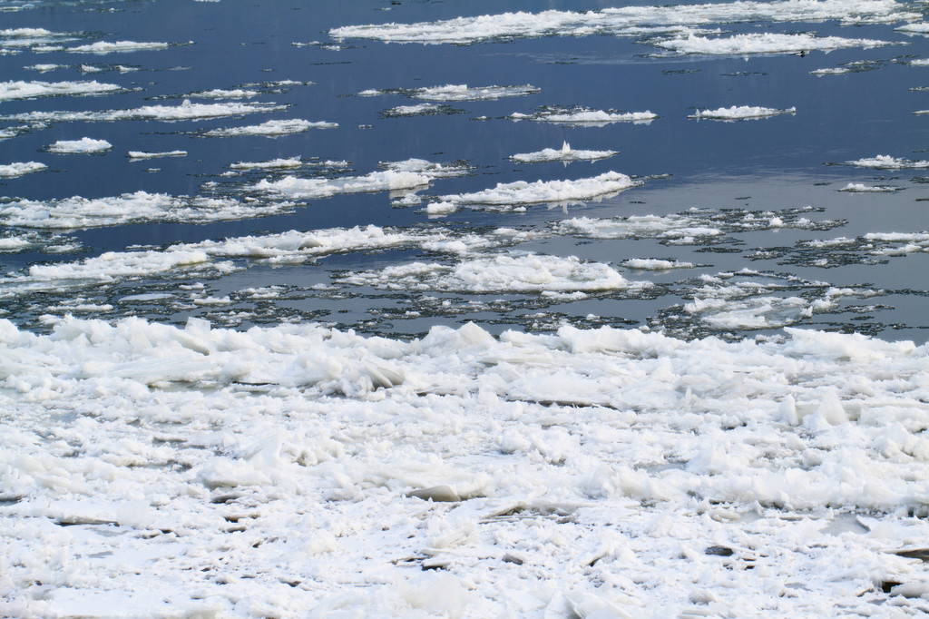 замерзла річка взимку
 - Фото, зображення