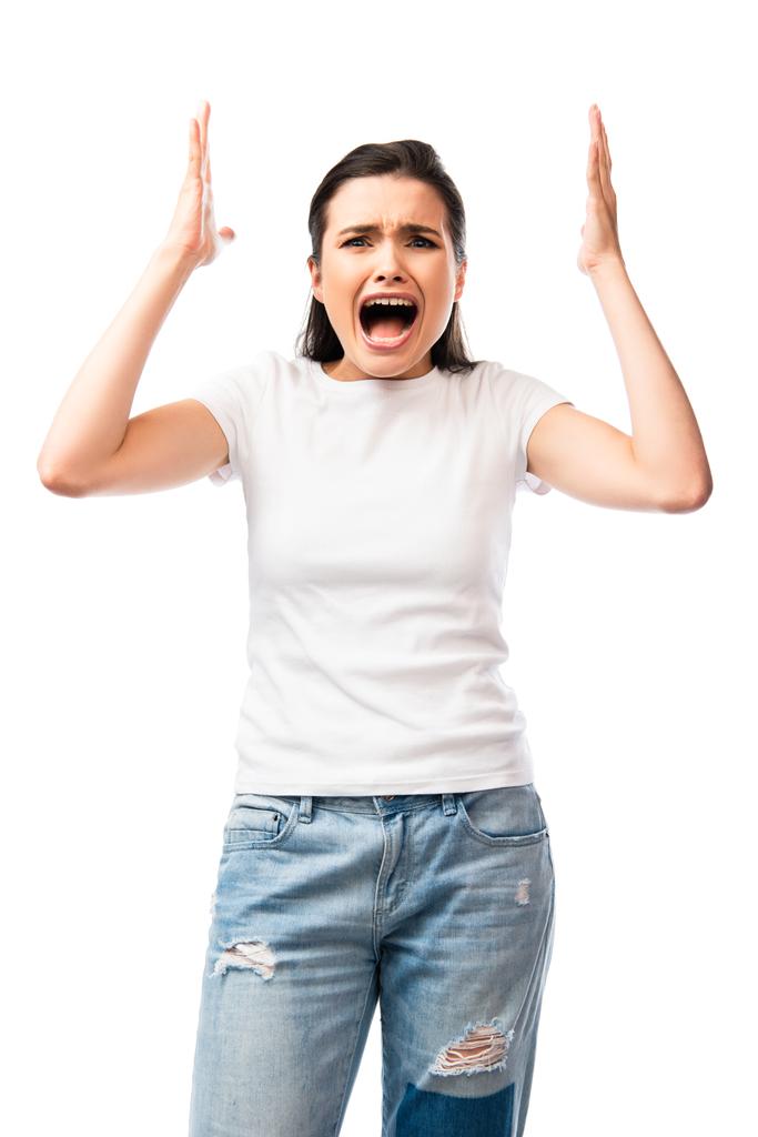 assustado jovem mulher em branco t-shirt olhando para a câmera e gritando isolado no branco  - Foto, Imagem