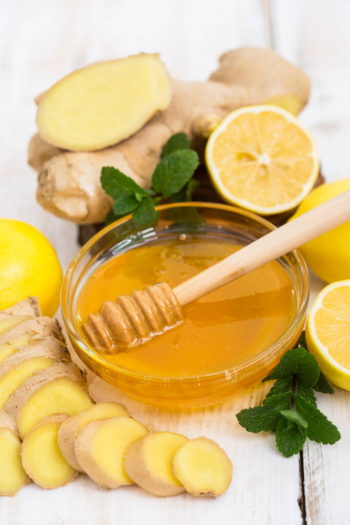Miele fresco, zenzero e limone - Foto, immagini