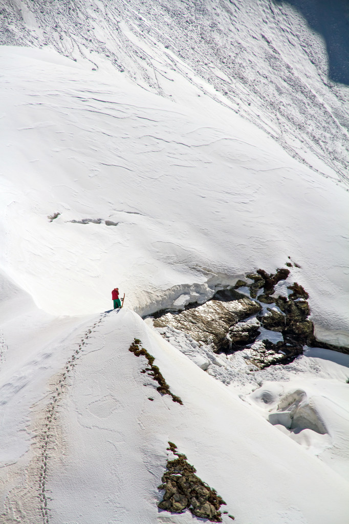 narciarz snowy góry wspinaczka - Zdjęcie, obraz