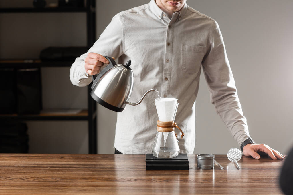 Panimo Kaada yli tyyli kahvia Making tippuu kuplia. Vaihtoehtoiset kahvinvalmistusmenetelmät. Kaunis lähikuva näkymä tai valmistaa aamukahvia. Kahviteollisuus. Kahvilan käsite - Valokuva, kuva