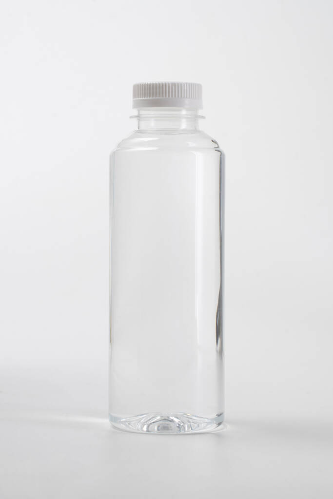 υγρό προϊόν σε λευκή πλαστική φιάλη περιέκτη - Φωτογραφία, εικόνα