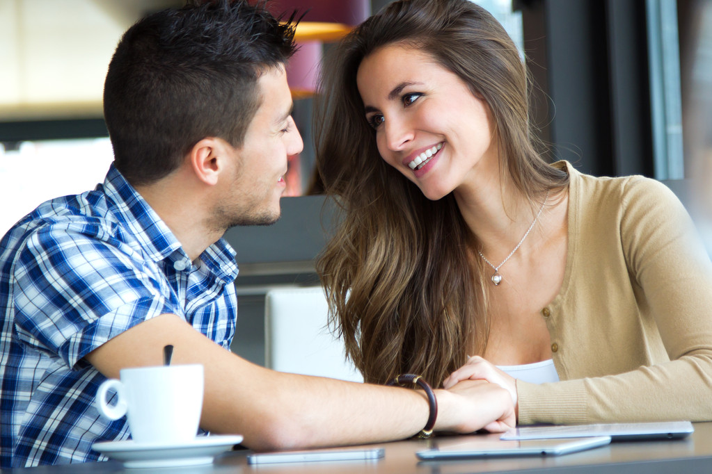 Giovane coppia innamorata in una caffetteria
 - Foto, immagini