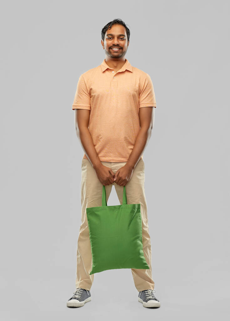 homme avec sac en toile réutilisable pour le shopping alimentaire - Photo, image