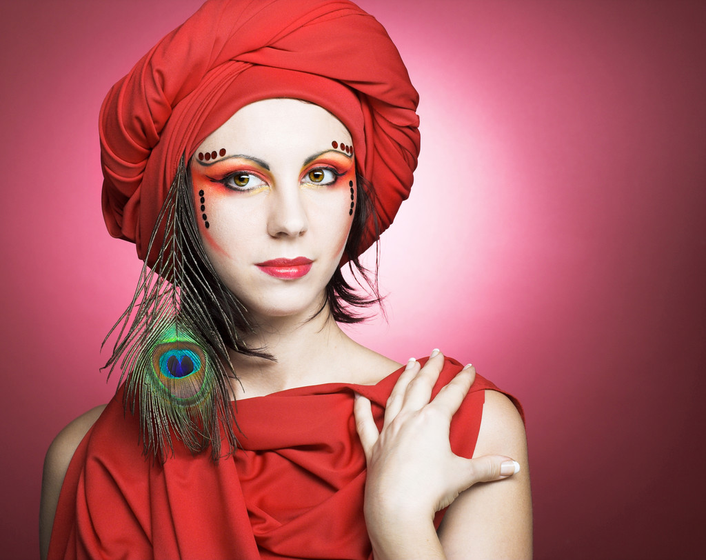 Mulher em turbante vermelho
 - Foto, Imagem