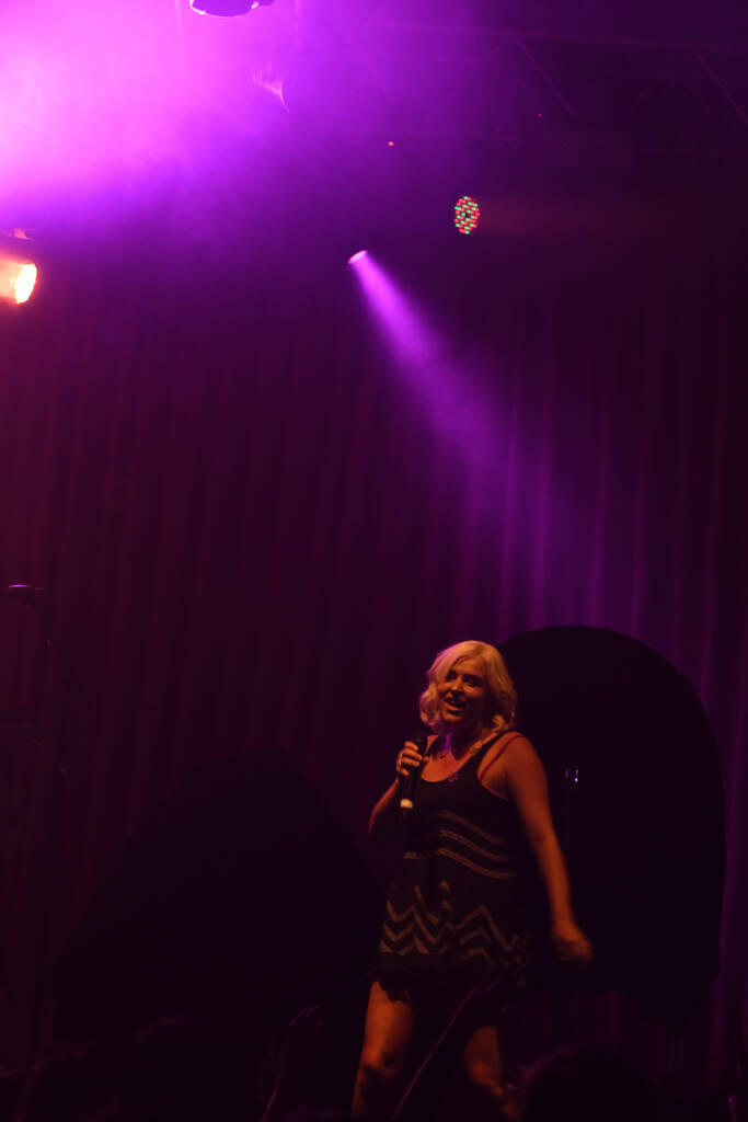 Noah Cyrus op haar eerste tournee treedt op in het Beacham in Orlando Florida op 23 september 2018 - Foto, afbeelding