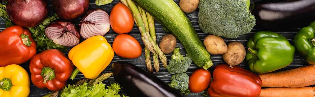 新鮮なカラフルなおいしい野菜の上からの眺めパノラマショット - 写真・画像