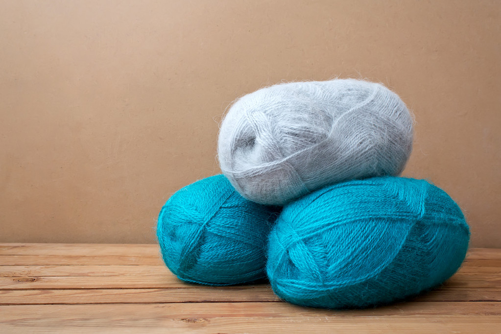 boules colorées de fil à tricoter
 - Photo, image