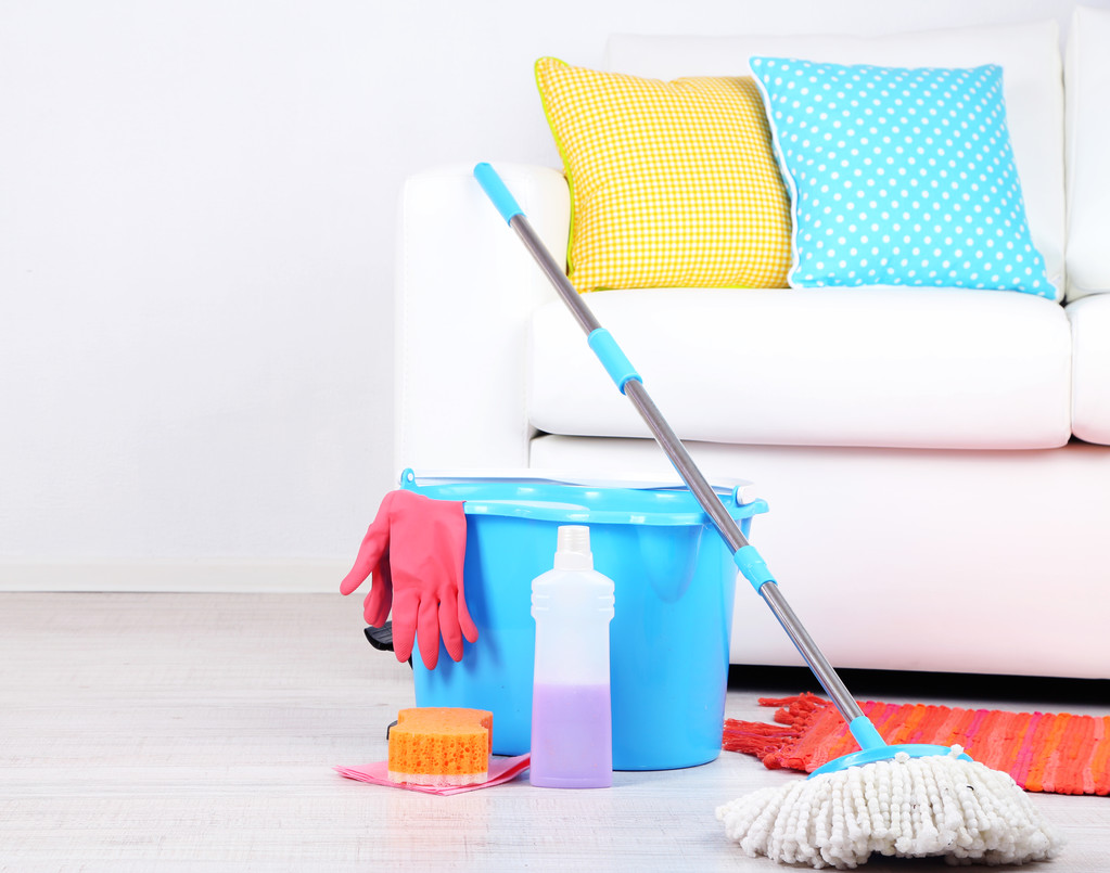 podlahu mop a kbelík pro praní v místnosti - Fotografie, Obrázek