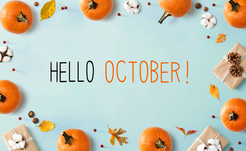 Hola mensaje de octubre con calabazas de otoño con cajas de regalo - Foto, Imagen