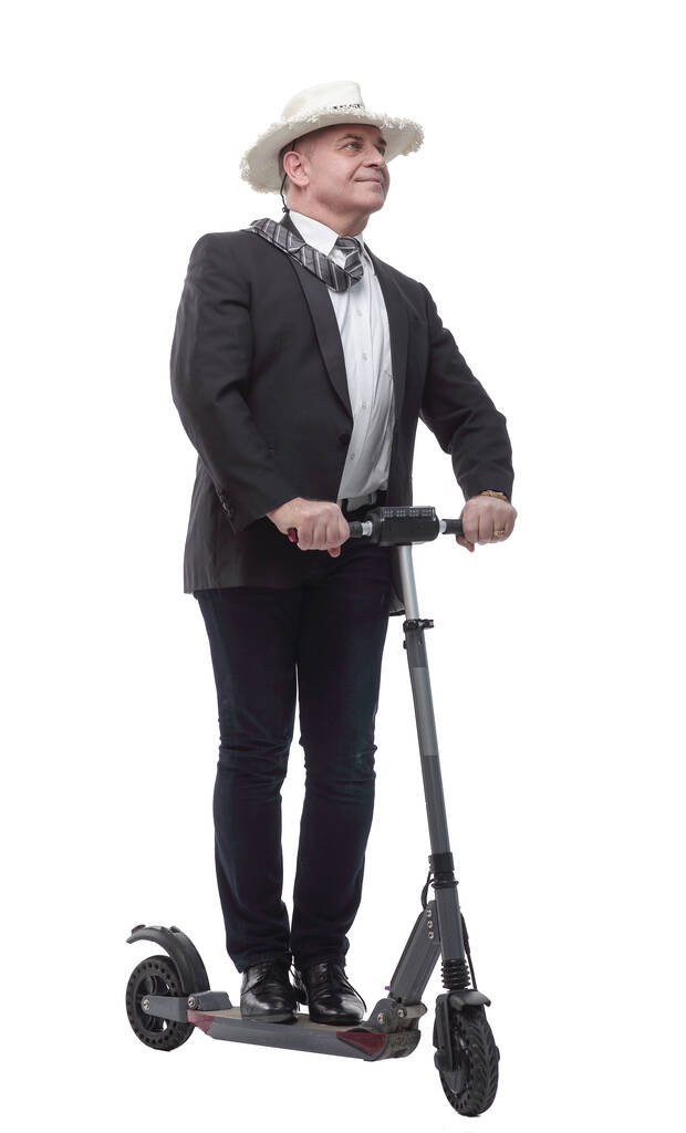 homme d'affaires joyeux sur un scooter électrique donnant un pouce vers le haut - Photo, image