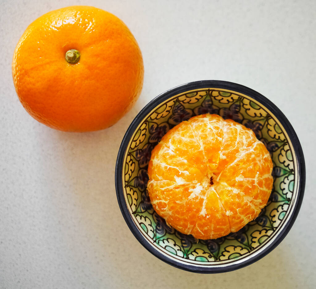  Mandarinen Früchte isoliert auf weißem Hintergrund. Ausschnitt - Foto, Bild