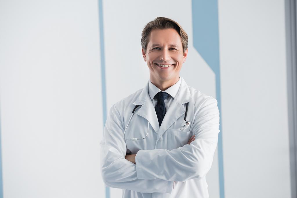 Doctor with crossed arms looking at camera in clinic  - Photo, Image