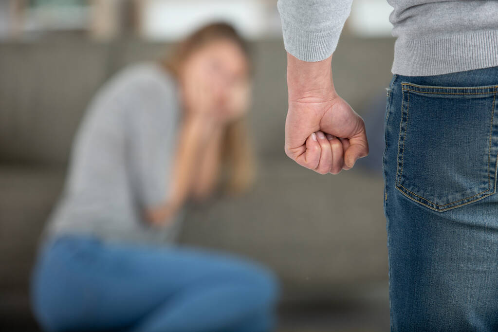 Böser Wahnsinniger Ehemann und verärgerte Ehefrau weinen - Foto, Bild