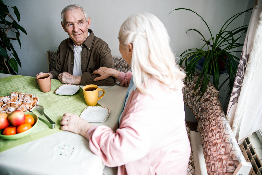 Pensioner couple having breakfast - Photo, Image