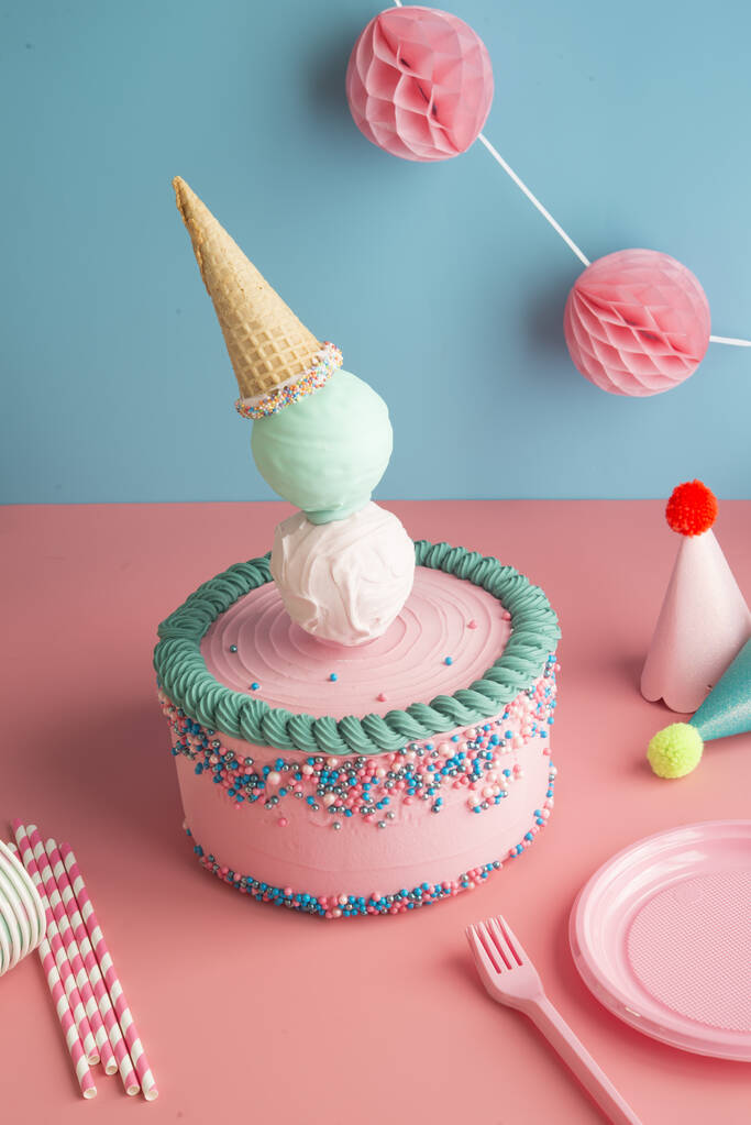 Narozeninový dort pro kluky a holky se zmrzlinou, na párty - Fotografie, Obrázek