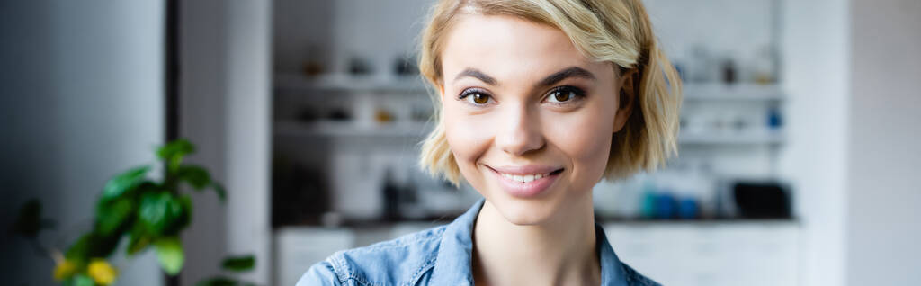 young blonde woman smiling, horizontal banner - Valokuva, kuva