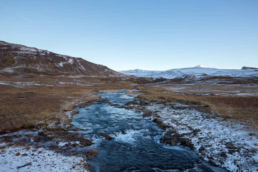 Pole pokryte śniegiem w Islandii - Zdjęcie, obraz