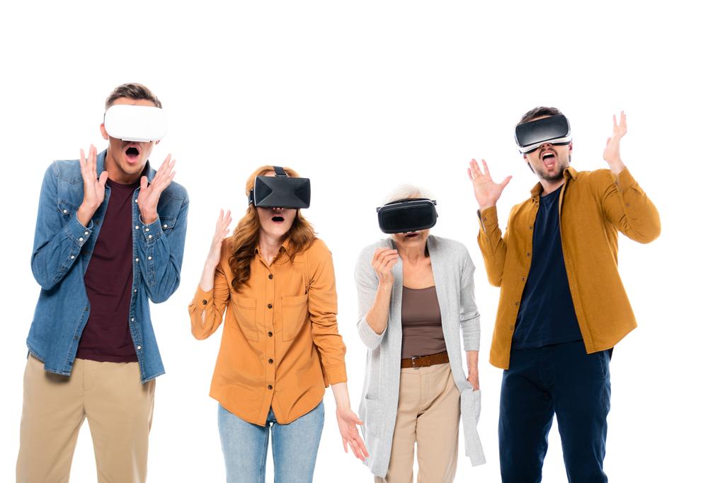 VR kulaklık kullanan heyecanlı arkadaşlar beyazda izole edildi - Fotoğraf, Görsel