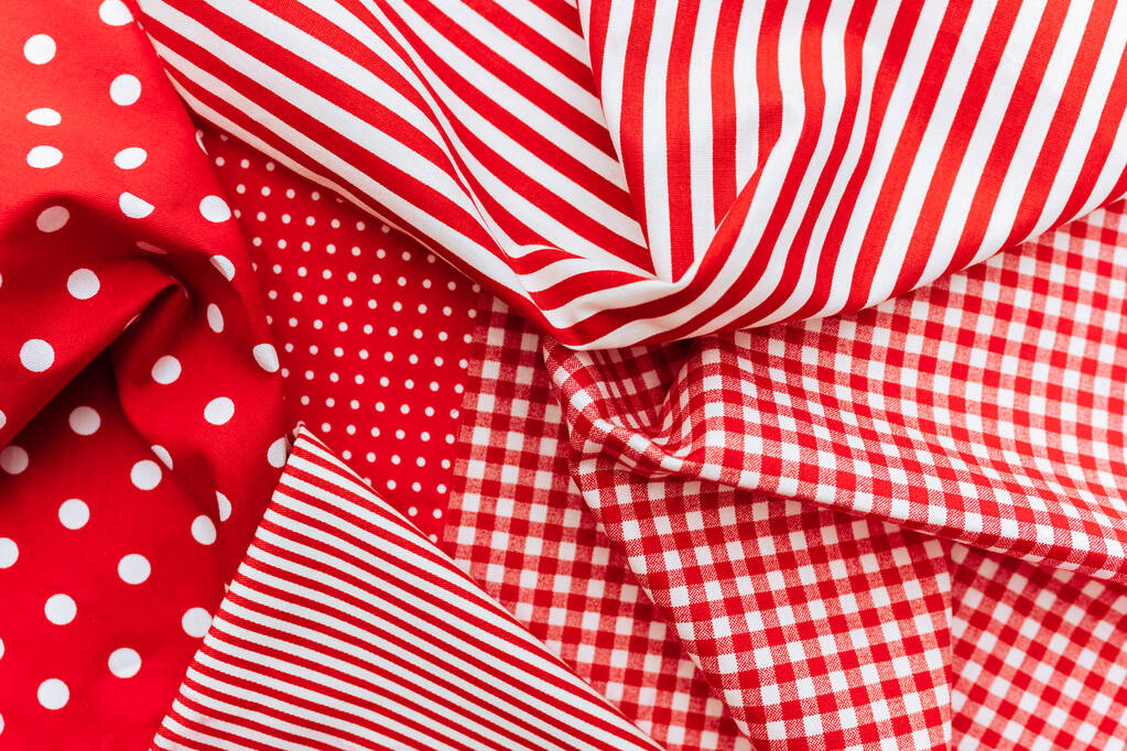 Arrière-plan d'un tissu naturel aux couleurs rouge et blanc - Photo, image