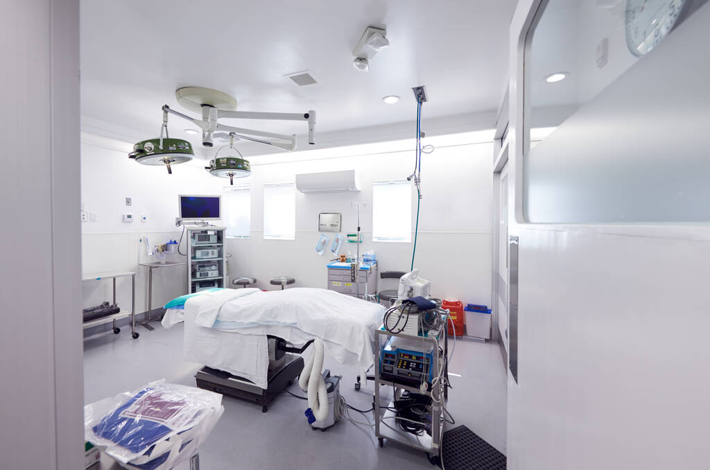 Hôpital vide bloc opératoire prêt pour la chirurgie - Photo, image