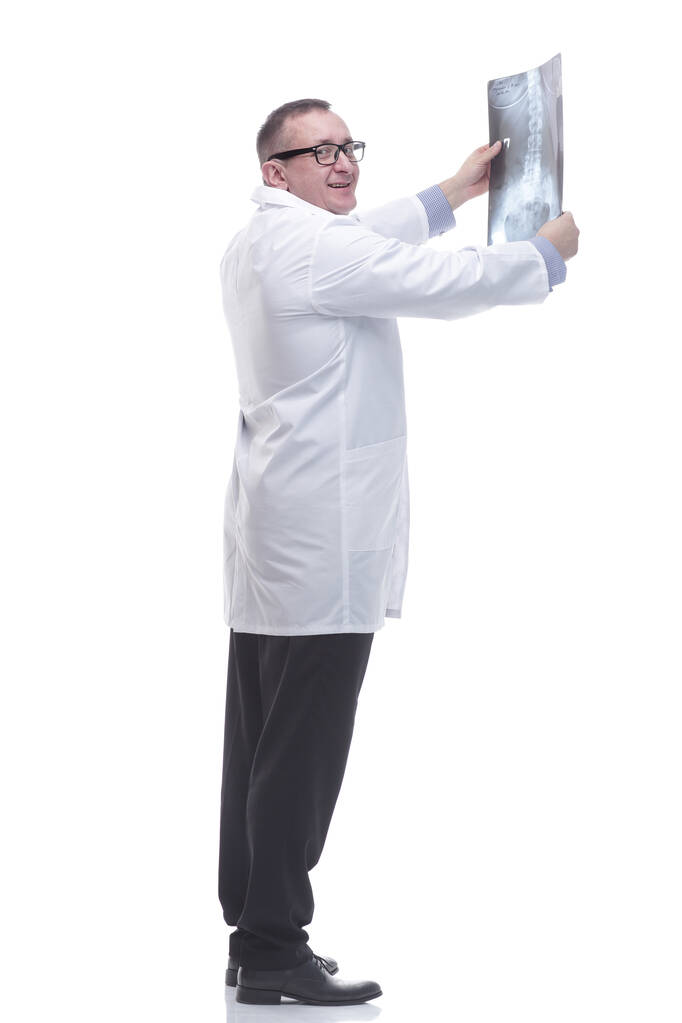 oldalnézetből. boldog férfi orvos egy röntgen a beteg - Fotó, kép