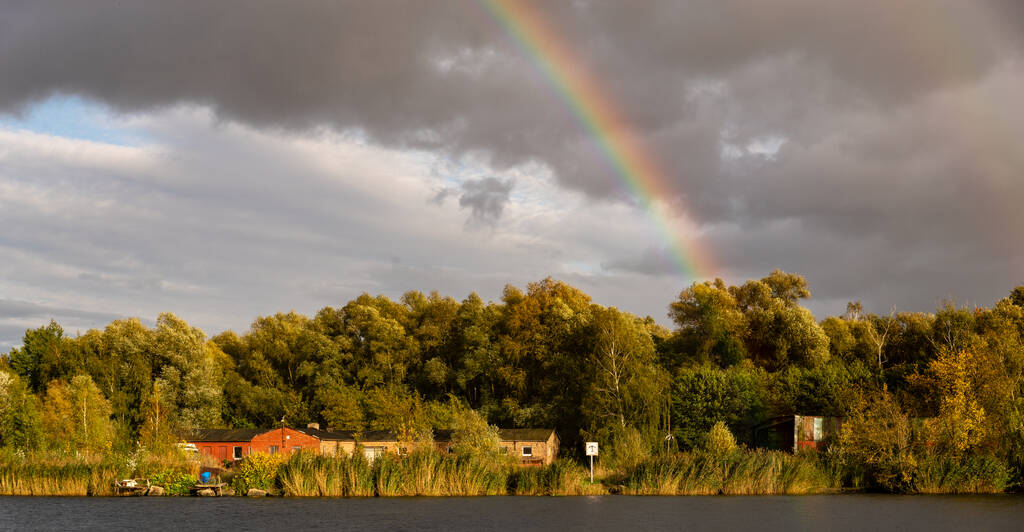 arco iris sobre el río - Foto, imagen