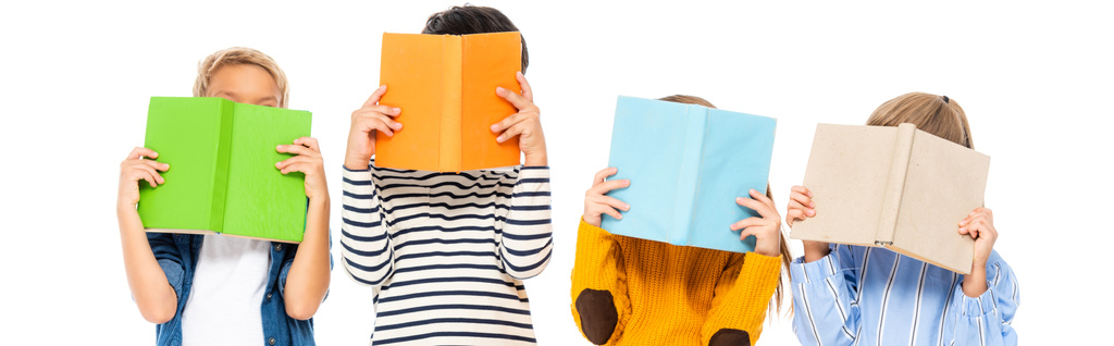 Дети держат красочные книги рядом лица изолированы на белом, баннер  - Фото, изображение