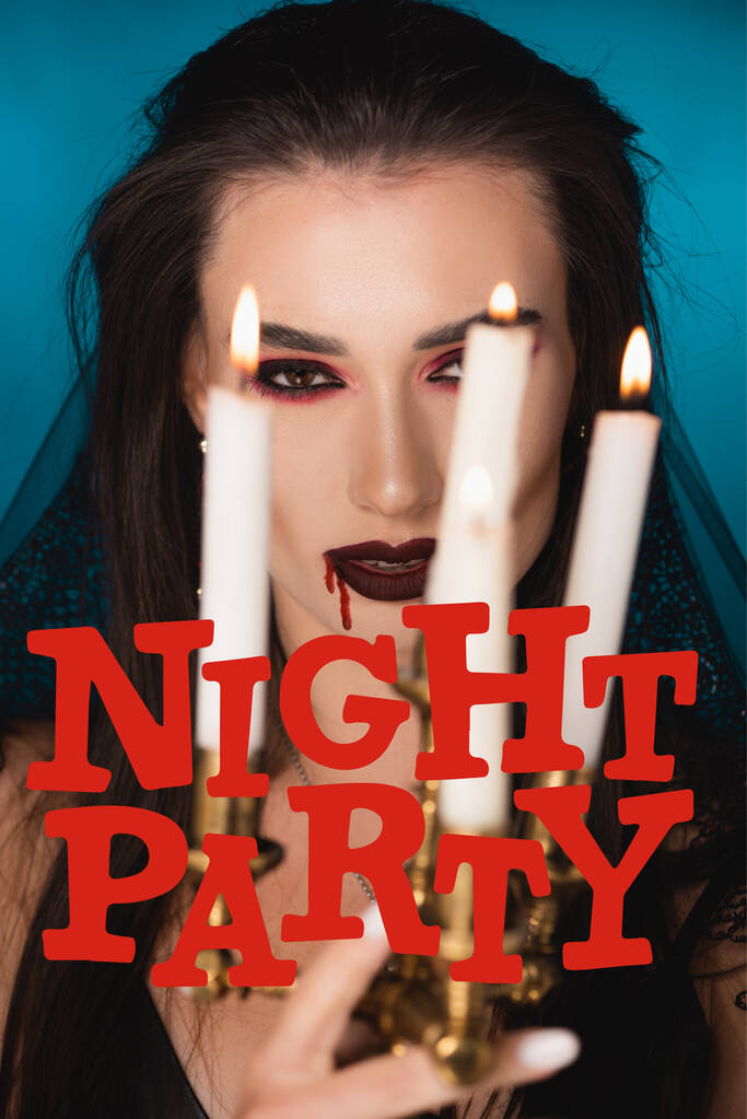 fiatal nő fátyolban vér az arcán közel égő gyertyák és éjszakai party felirat kék - Fotó, kép
