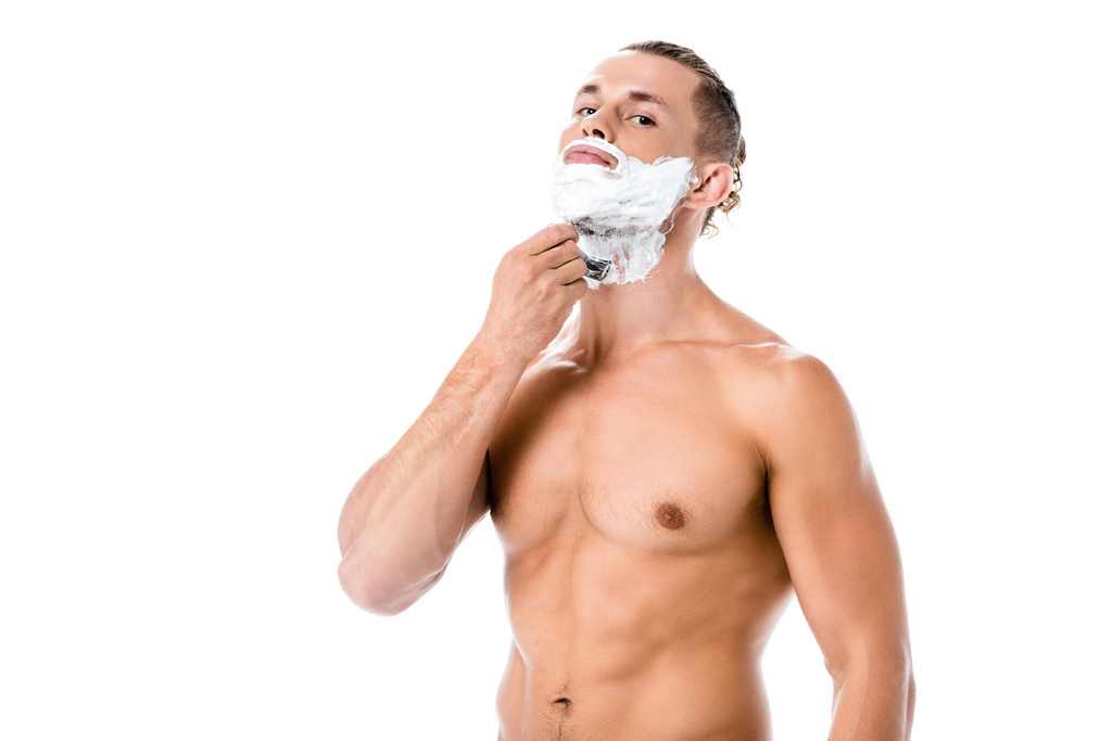 сексуальный мужчина без рубашки с пеной на лице бритья изолированы на белом - Фото, изображение