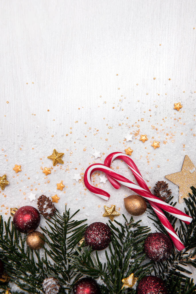 Hediyeler ve dekorasyonlarla güzel bir Noel arkaplanı - Fotoğraf, Görsel
