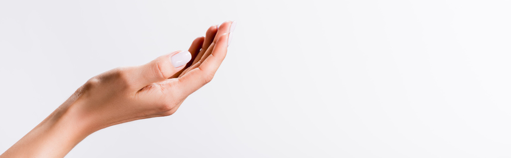 καλλιεργημένη άποψη του θηλυκού χεριού που απομονώνεται σε λευκό, έμβλημα - Φωτογραφία, εικόνα