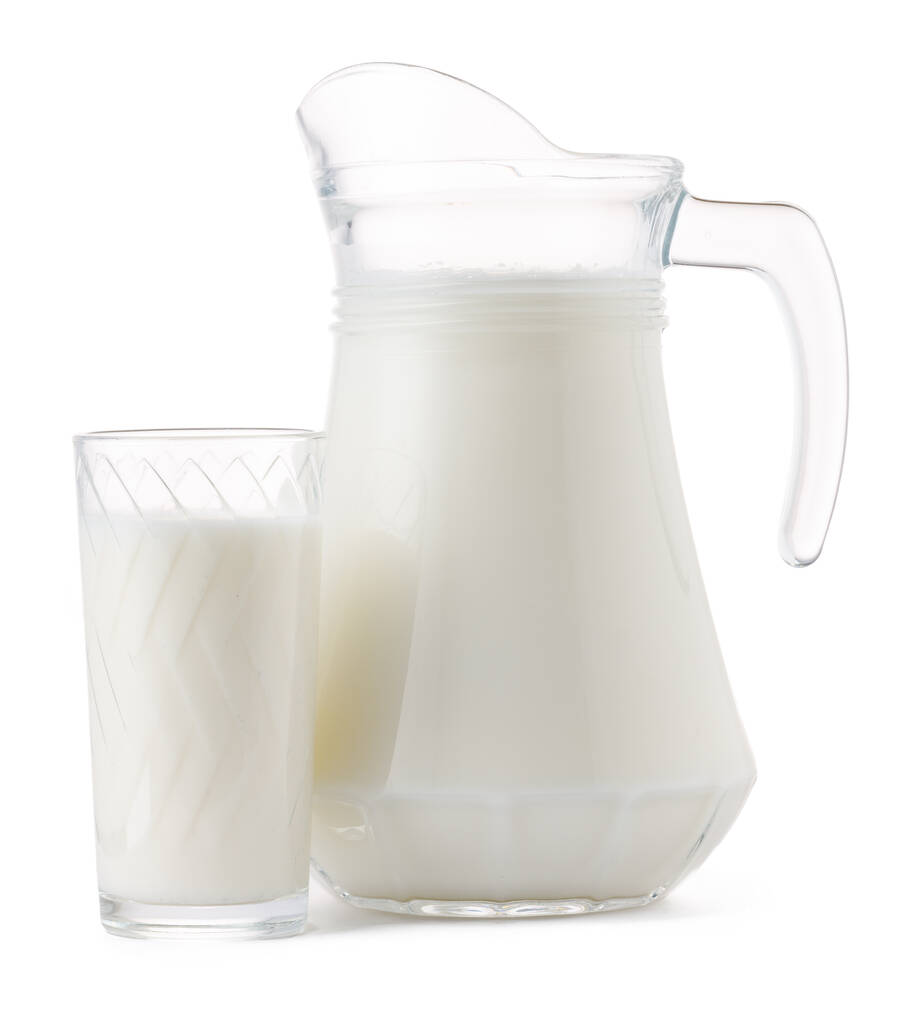 Skleněná sklenice a šálek čerstvého mléka izolované - Fotografie, Obrázek