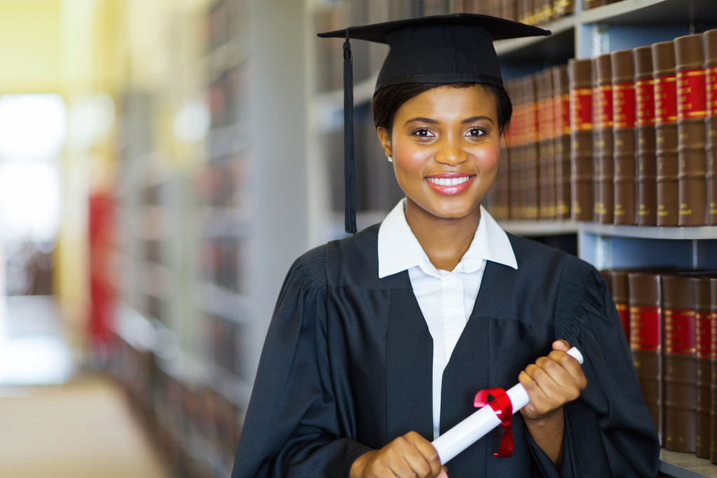 Licenciatura em Direito pela Universidade Africana
 - Foto, Imagem