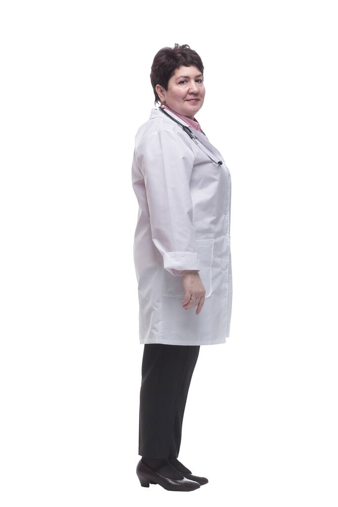 πλαϊνή άποψη. η γιατρός γυναίκα κοιτάζει με αυτοπεποίθηση μπροστά - Φωτογραφία, εικόνα