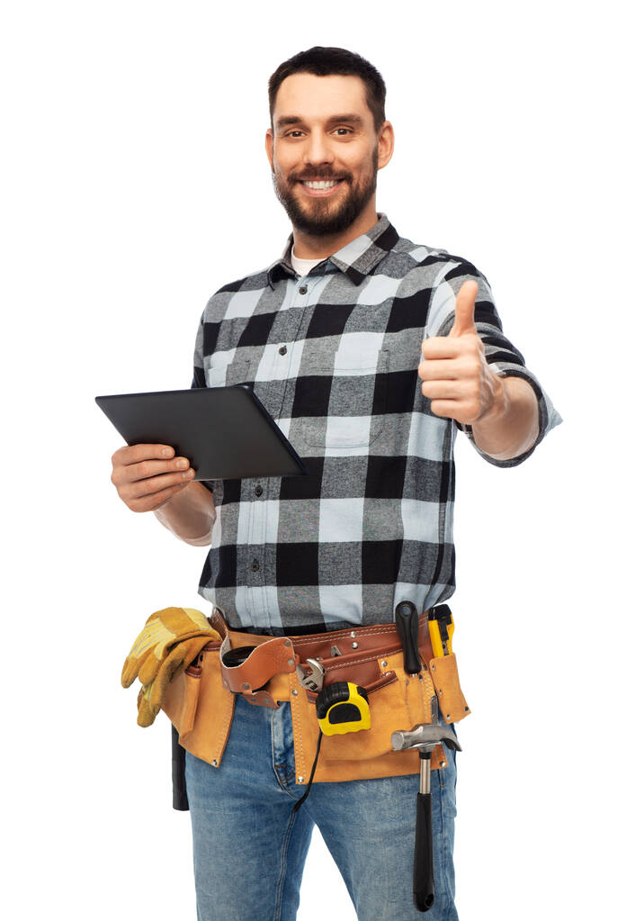 constructor feliz con Tablet PC y herramientas - Foto, imagen